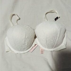Victoria's Secret Elegant White Lace Bra